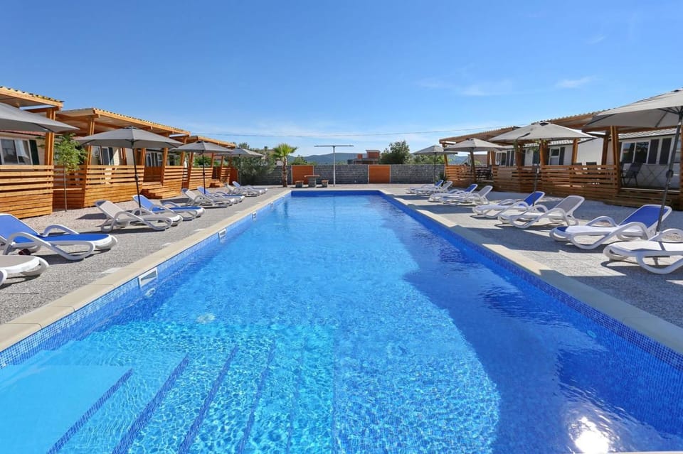Property building, Swimming pool, Swimming pool