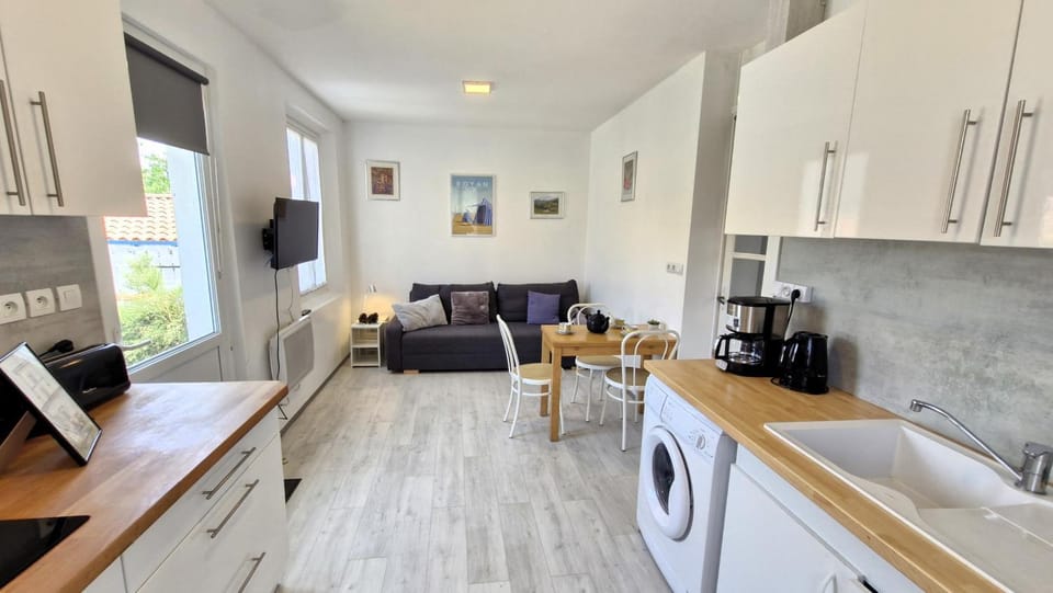 TV and multimedia, Coffee/tea facilities, Kitchen or kitchenette, Living room, Seating area, Dining area, dishwasher, oven, stove, toaster, washing machine