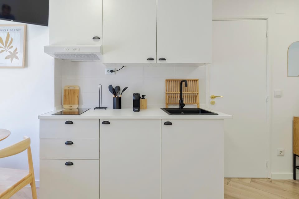 Coffee/tea facilities, stove, kitchen