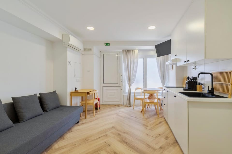TV and multimedia, Living room, Seating area, Dining area, kitchen, air conditioner