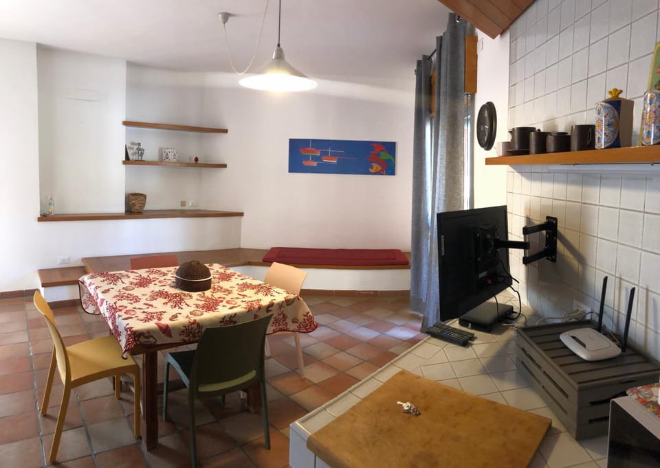 TV and multimedia, Seating area, Dining area