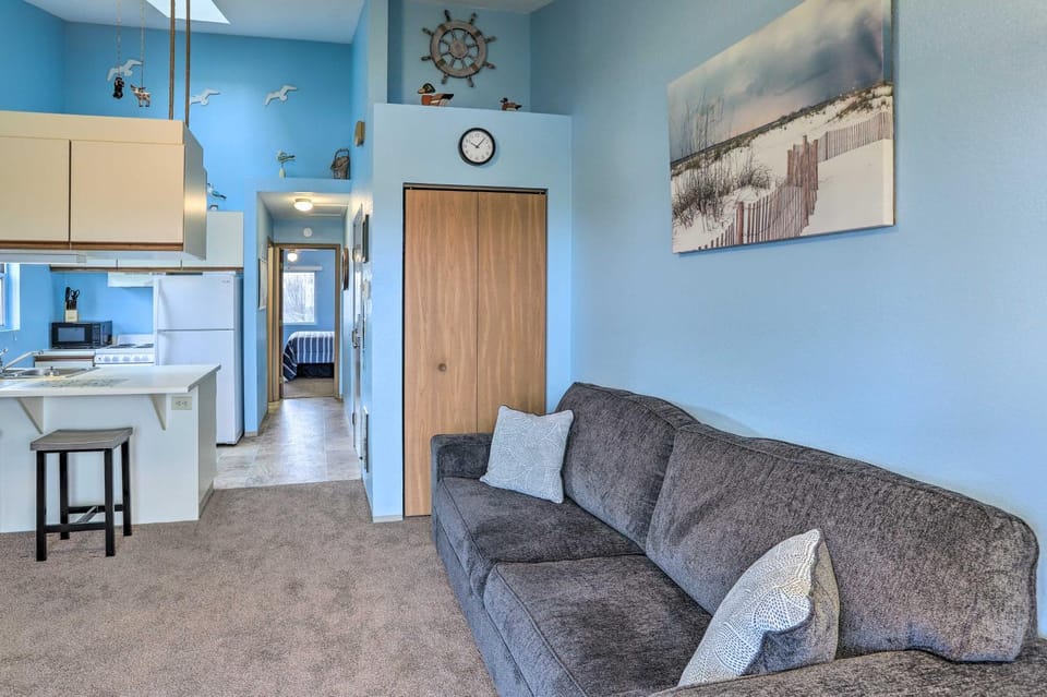 Condo w/ Balcony, Dock & Access to Lake Erie House in Lake Erie