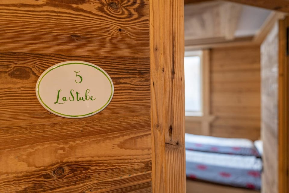 Logo/Certificate/Sign, Bedroom