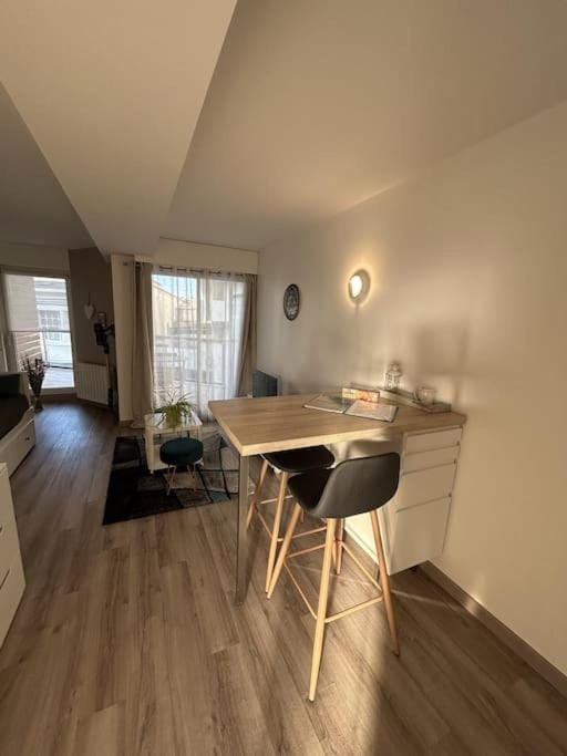 Les Bains - Studio Vue Mer - Balcon - Plage au Pied - Val-André Apartment in Brittany