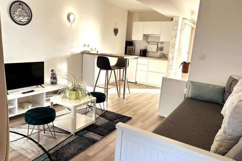 Les Bains - Studio Vue Mer - Balcon - Plage au Pied - Val-André Apartment in Brittany