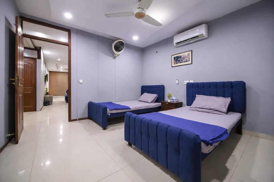 Photo of the whole room, Bedroom, air conditioner