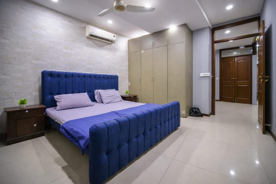 Bed, Photo of the whole room, Bedroom, wardrobe, air conditioner