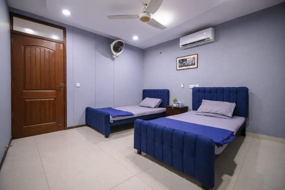 Bed, Photo of the whole room, Bedroom, air conditioner