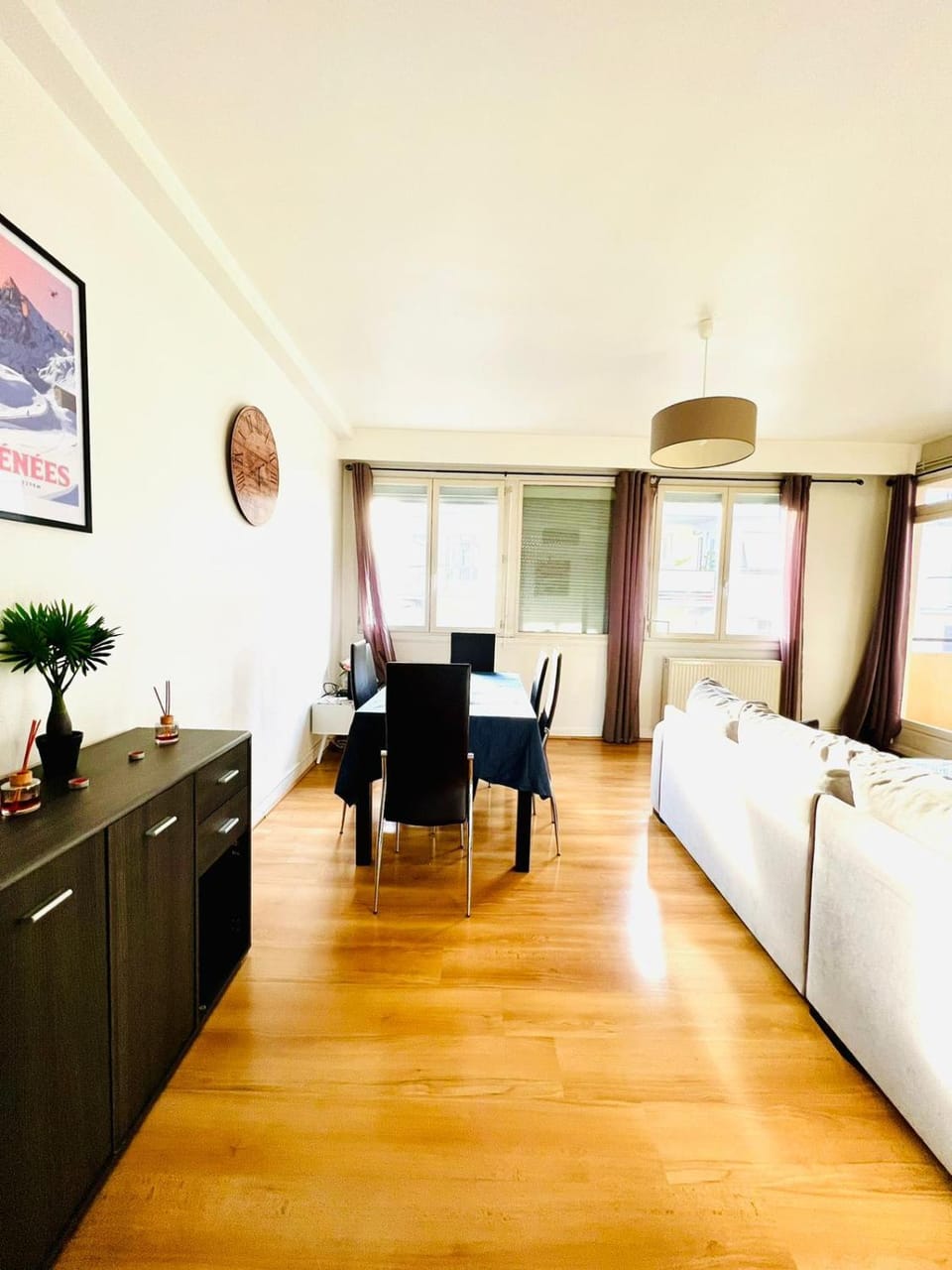 Living room, Photo of the whole room