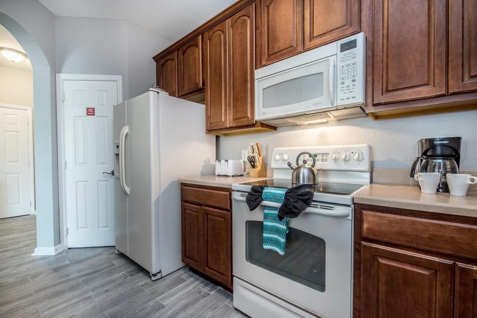 Luxury PET FRIENDLY Condo, Near Clubhouse & Pool House in Highlands Reserve