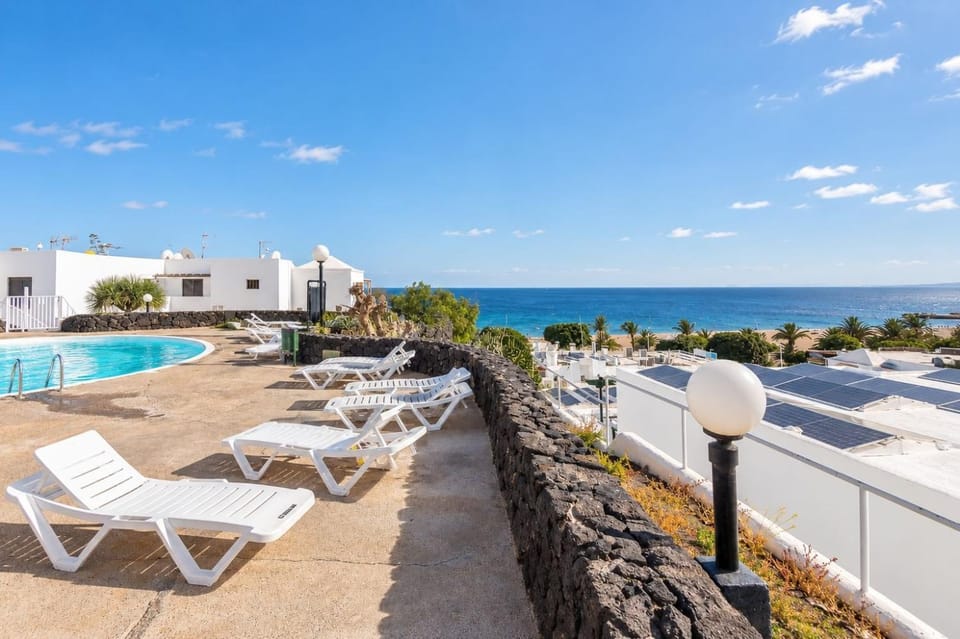 GuestReady - Las Tabaibas Sea View Retreat Apartment in Puerto del Carmen