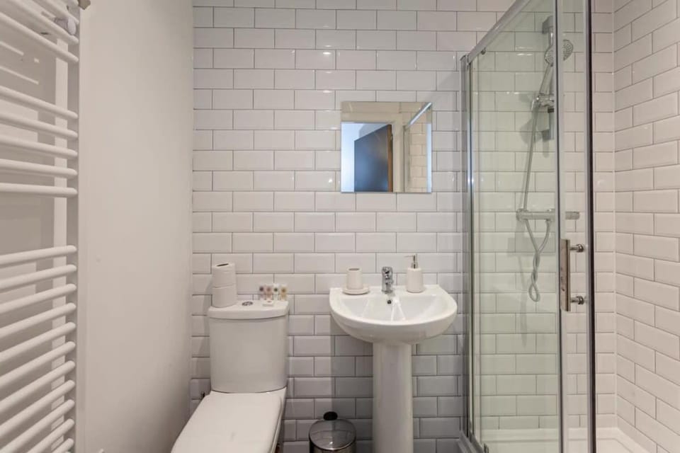 Modern 2 Bed Flat 5min to Old Trafford Stadium Apartment in Stretford