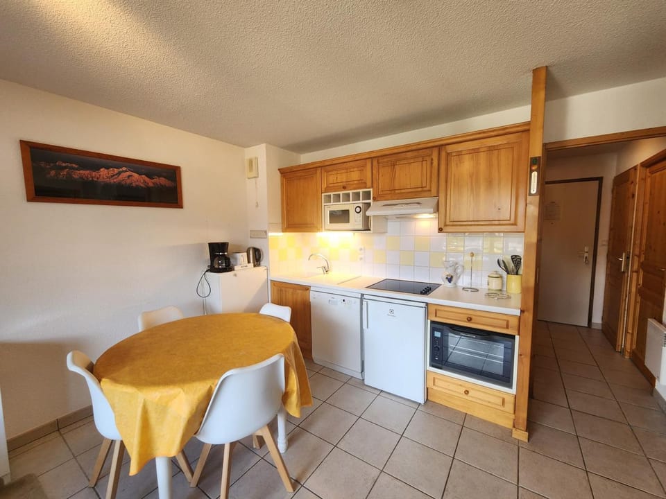 Appartement confort 4 pers avec balcon et garage, coeur de Samoëns - FR-1-629-101 Apartment in Samoëns