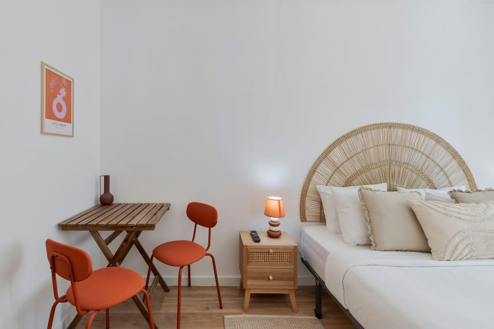 Bed, Photo of the whole room, Dining area, Bedroom