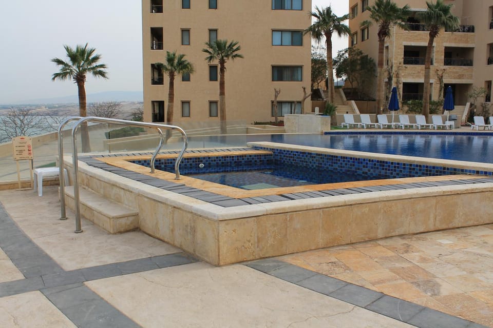 Samarah Dead Sea Resort Studio-CP6 Traveler Award 2026 Winner Thursday, Friday and Saturday Groups consisting solely of male guests are not permitted Apartment in Africa