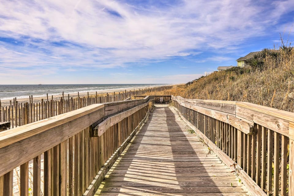 Emerald Isle Condo w/ Indoor Pool & Beach Access! House in Emerald Isle