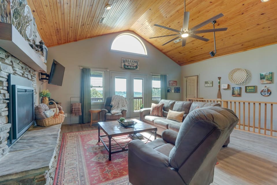 Beaver Lake Home with Game Room, Boat Slip and Views! House in Beaver Lake