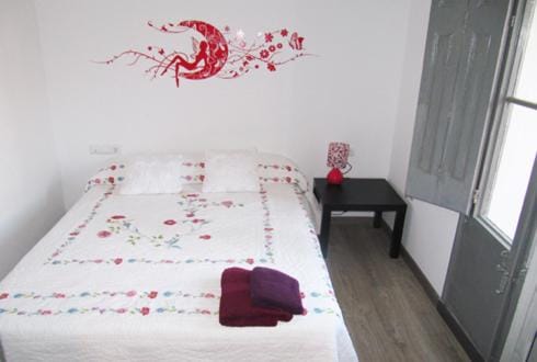 Bed, Photo of the whole room