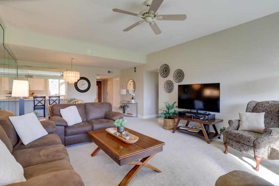 Resort Amenities: Rancho Mirage Country Club Home House in Rancho Mirage