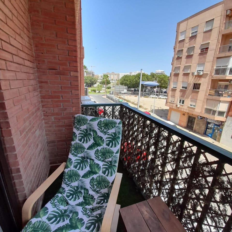 APARTAMENTO ZAPILLO ALMERIA 100 METROS DE LA PLAYA Apartment in Almería