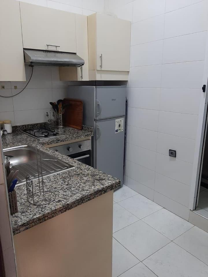 Ground Floor 2 Bedroom Apartment - City Centre Location - Optic Fibre Wifi Apartment in Tangier