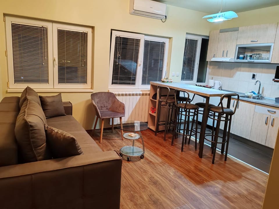 Cozy green house (free parking spot) Apartment in Belgrade
