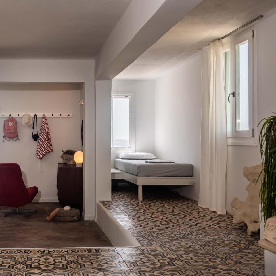 Bed, Living room, Seating area