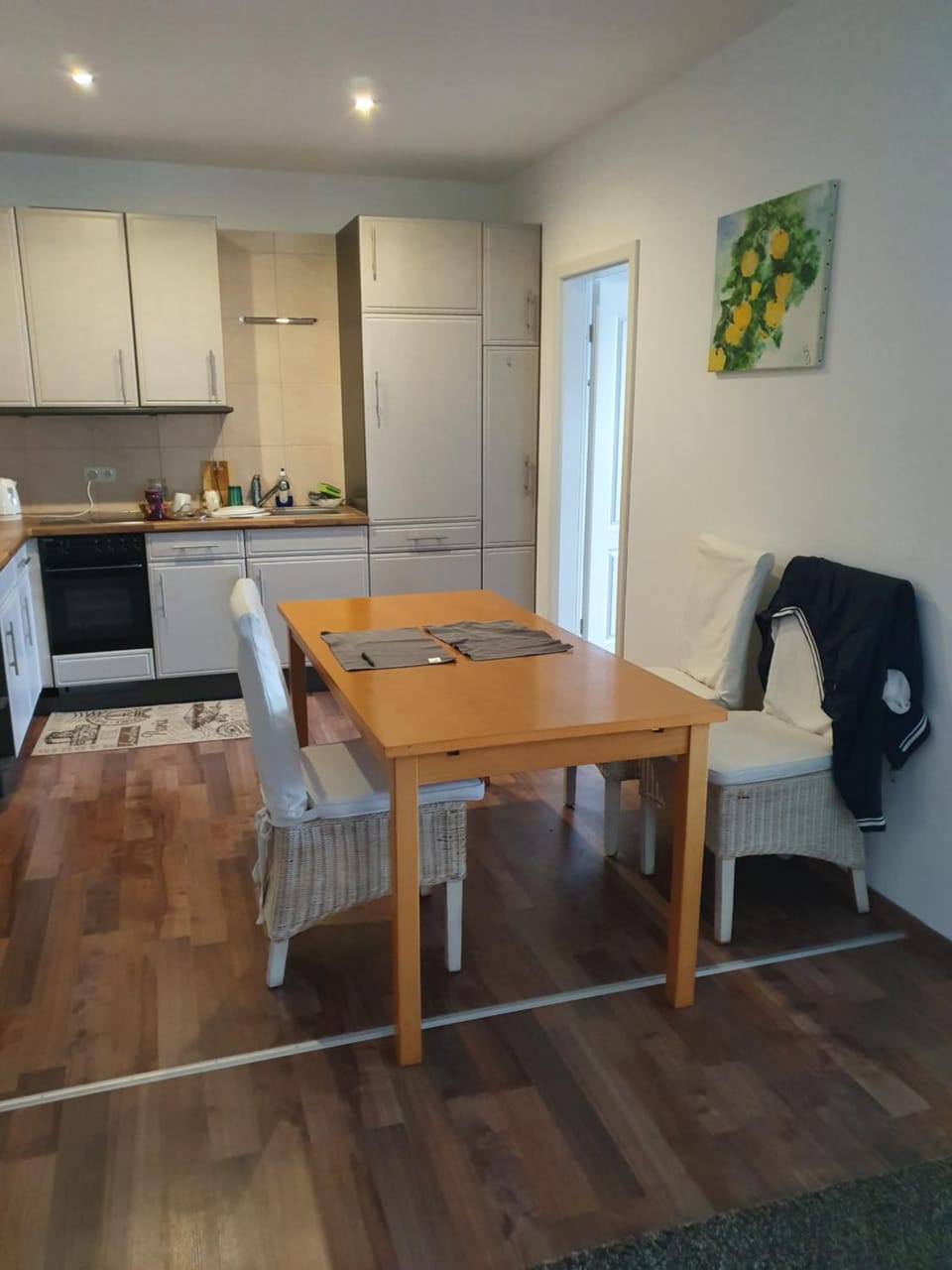 Kitchen or kitchenette, Living room, Seating area, Dining area, oven, stove