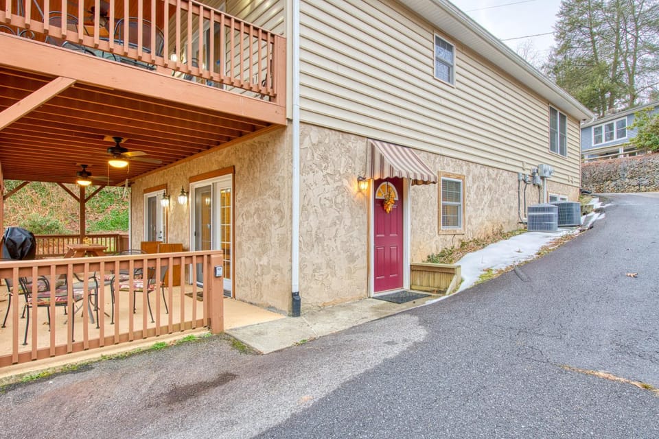 Carr House Lower House in Lake Junaluska