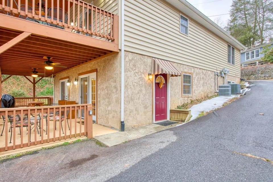 Carr House Lower House in Lake Junaluska