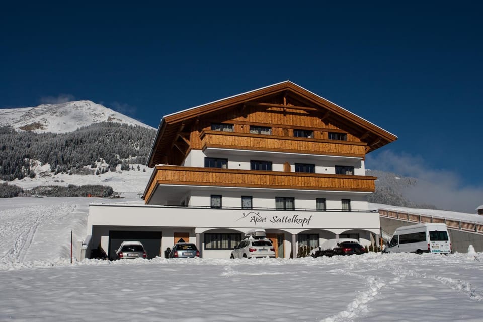 Facade/entrance, Bird's eye view