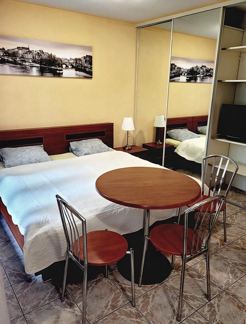 Photo of the whole room