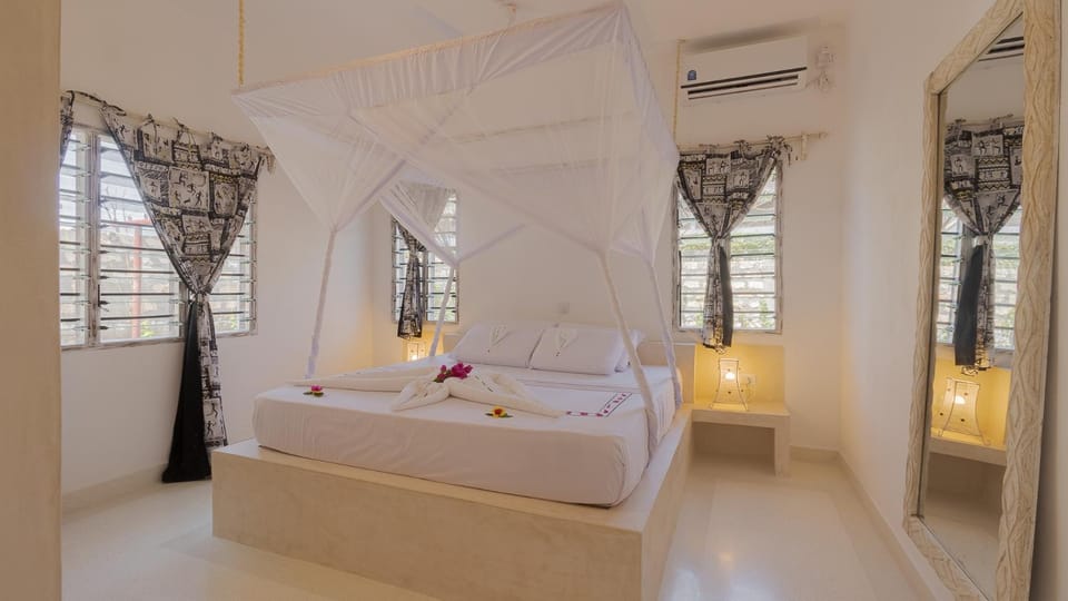 Bed, Photo of the whole room, Bedroom, towels, air conditioner