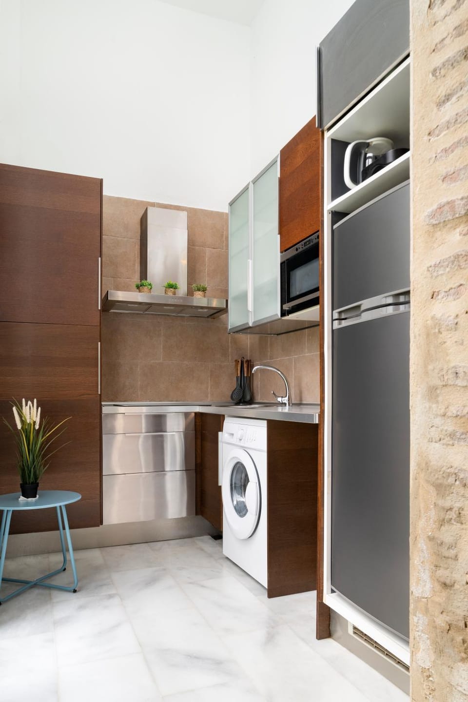 Coffee/tea facilities, Kitchen or kitchenette, internet, microwave, stove, washing machine, kitchen