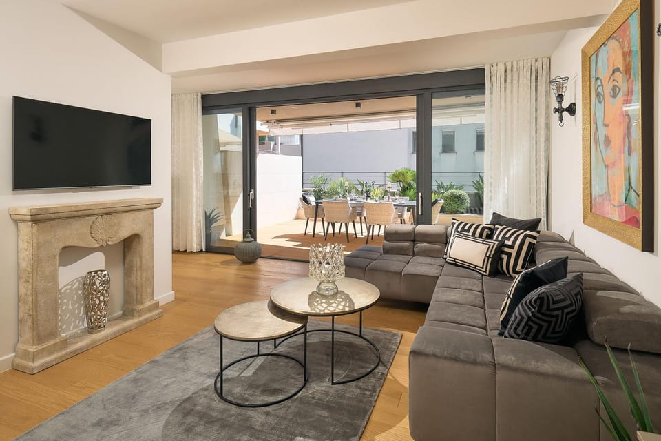 Communal lounge/ TV room, TV and multimedia, Living room, Seating area