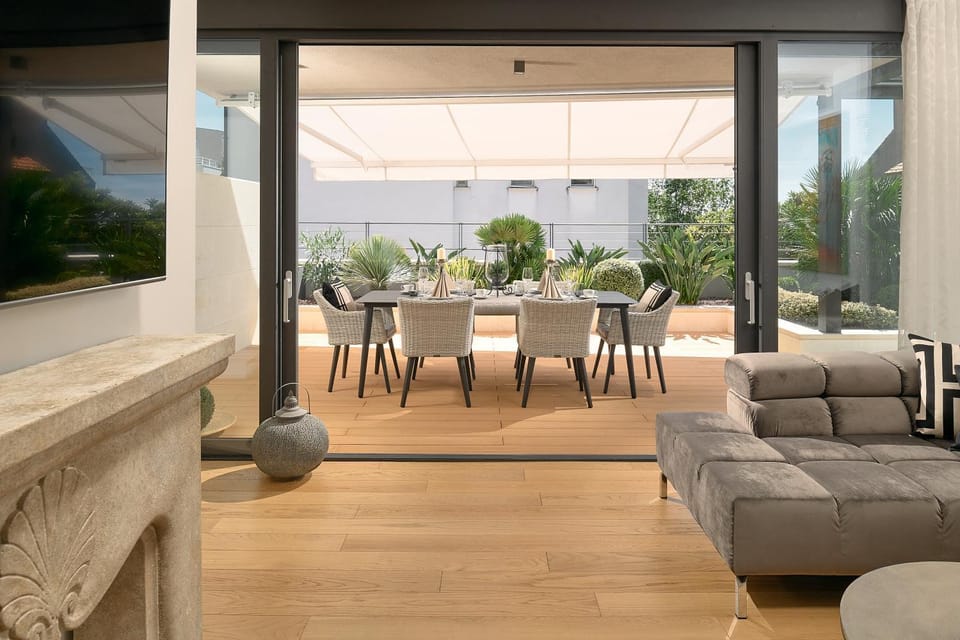 Patio, Day, TV and multimedia, View (from property/room), Balcony/Terrace, Living room, Seating area