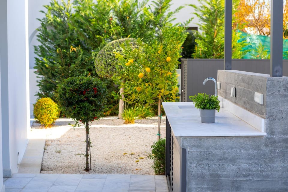 Facade/entrance, Garden