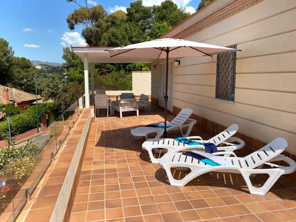 Solarium, View (from property/room), Balcony/Terrace, City view, Sea view, Quiet street view, sunbed