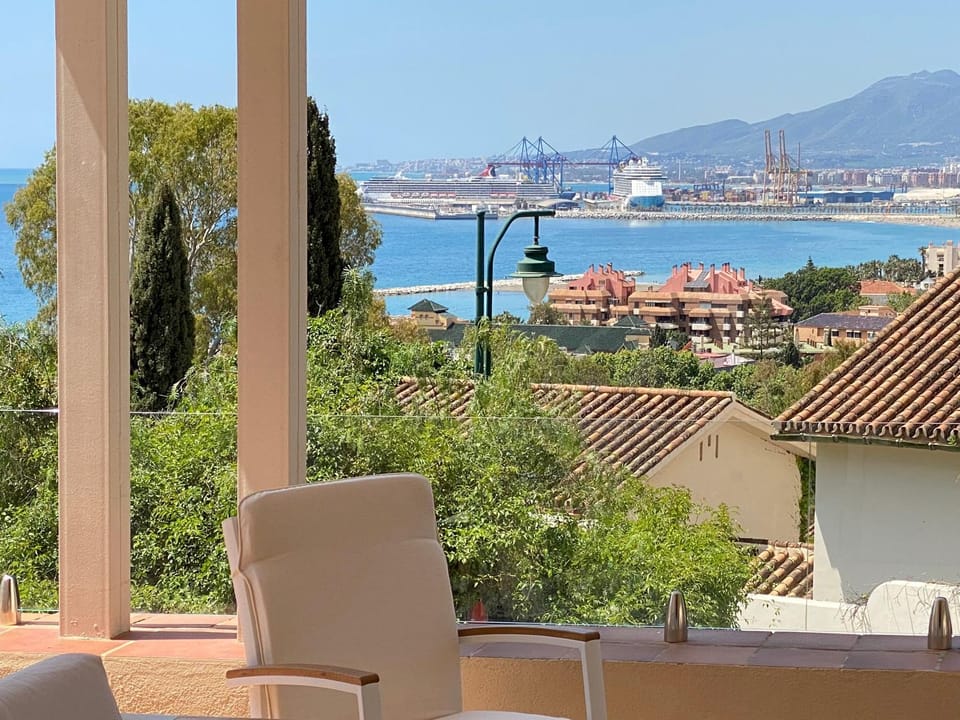 View (from property/room), Balcony/Terrace, Beach, City view, Sea view, Quiet street view