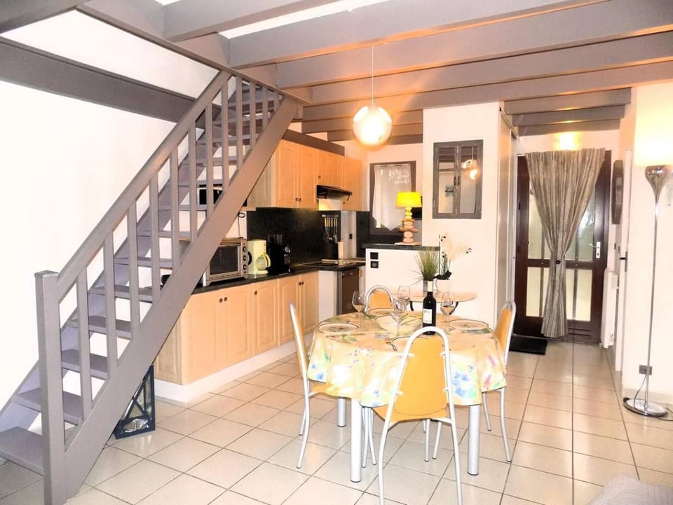 Kitchen or kitchenette, Dining area, stove, toaster