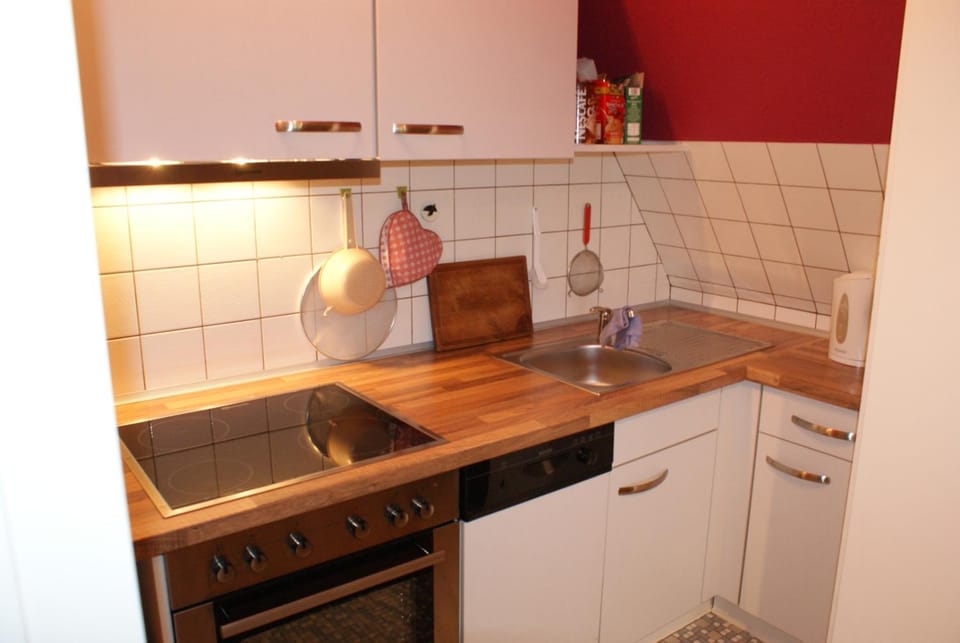 Kitchen or kitchenette, pet friendly, stove