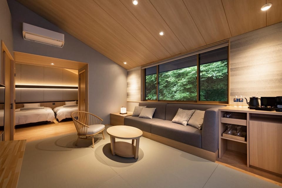 Living room, Photo of the whole room, Bedroom, hair dresser, air conditioner