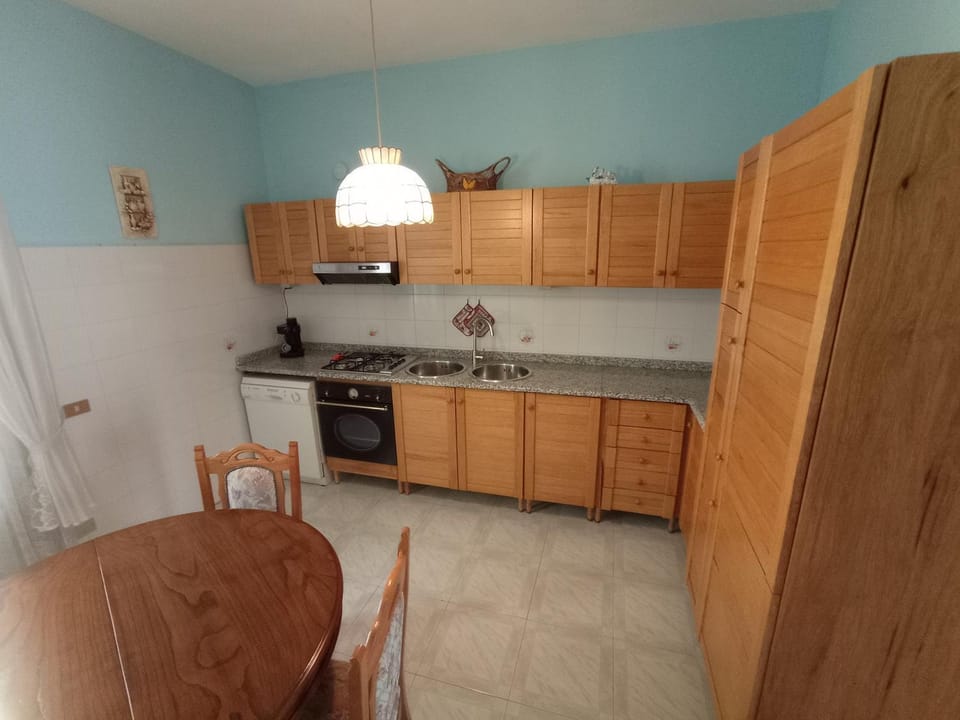 Kitchen or kitchenette, pet friendly, stove