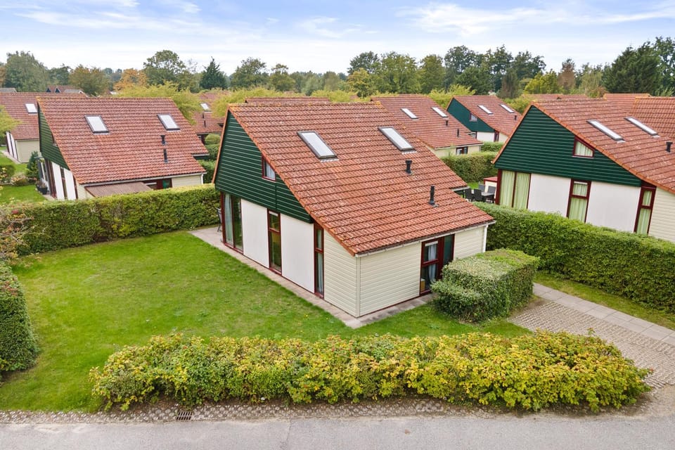 Property building, Day, Garden, Street view