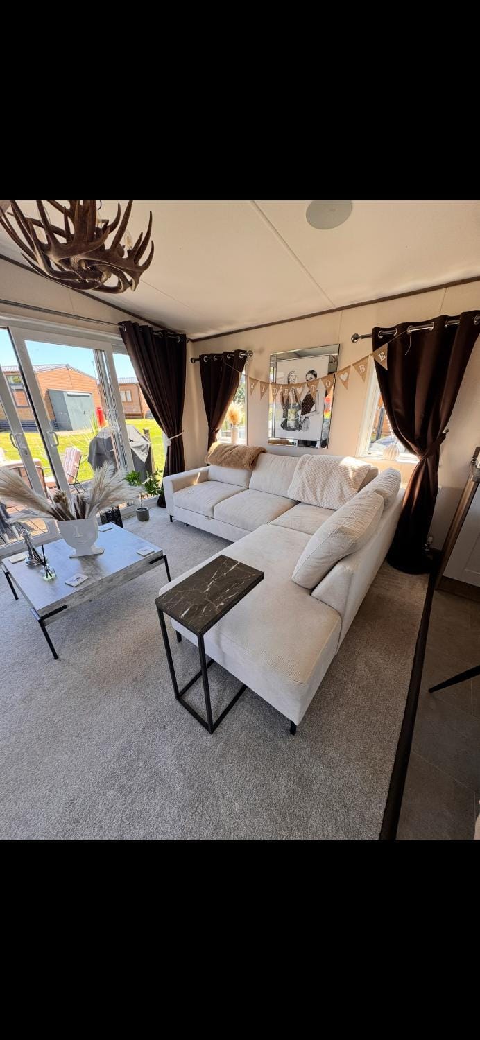Boutique lodge with hot tub sleeps 6 House in England