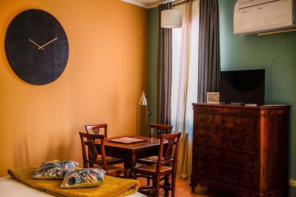 TV and multimedia, Living room, Seating area, Dining area, Evening entertainment, City view, Breakfast, wardrobe, air conditioner