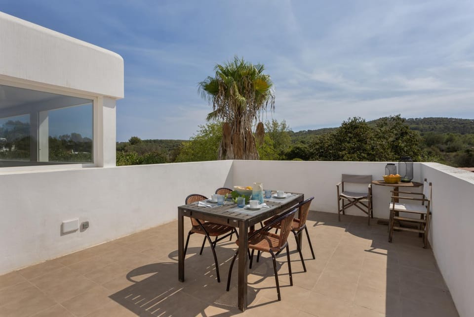 Property building, Balcony/Terrace, Living room