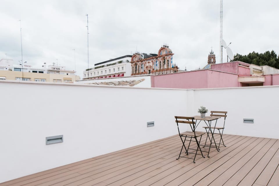 Balcony/Terrace, Street view