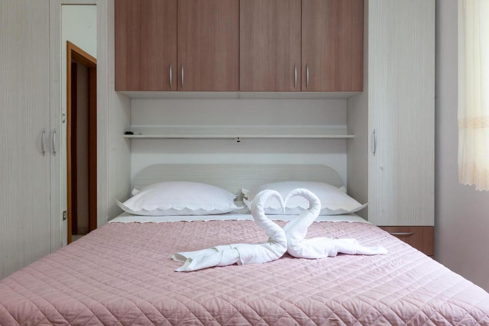 Studio Apartments Marijan - Beachfront Apartment in Tučepi