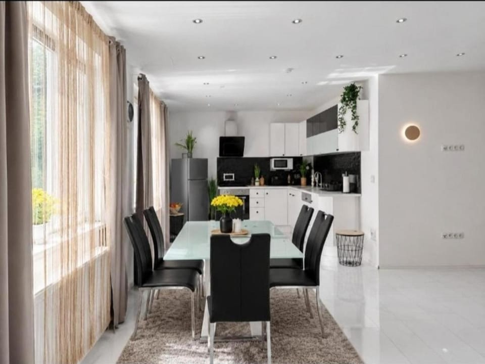 Kitchen or kitchenette, Living room, Dining area